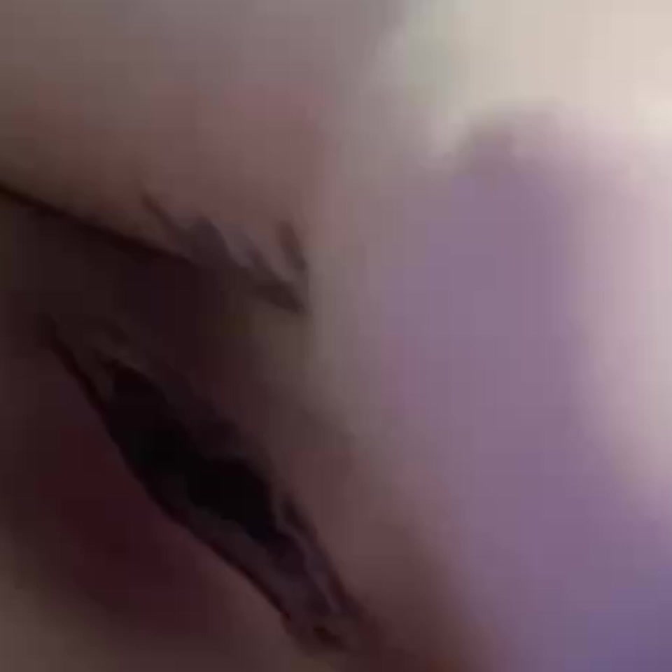 甘肃反差婊 徐璐 性爱视频流出 跳蛋震颤白虎穴淫水流淌 被客户后入爆操打屁股 淫荡母狗床上骚出天际！