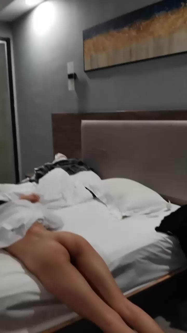 高校反差牙套小美女 性爱视频泄密 校内教室帮男友口交 校外开房激情做爱 反差感拉满！1
