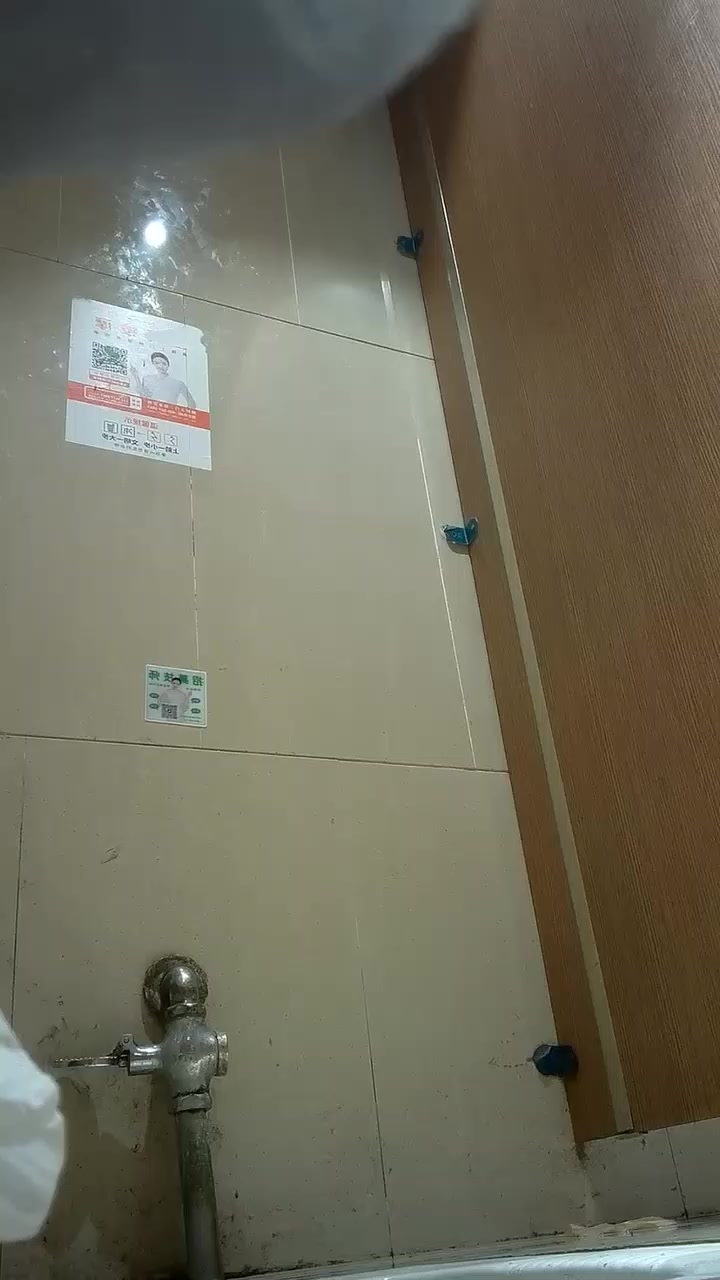 厕拍大神 最新偷拍曝光 换位偶遇双极品少妇脸逼同框放尿 尿量惊人如瀑布 超诱惑刺激！