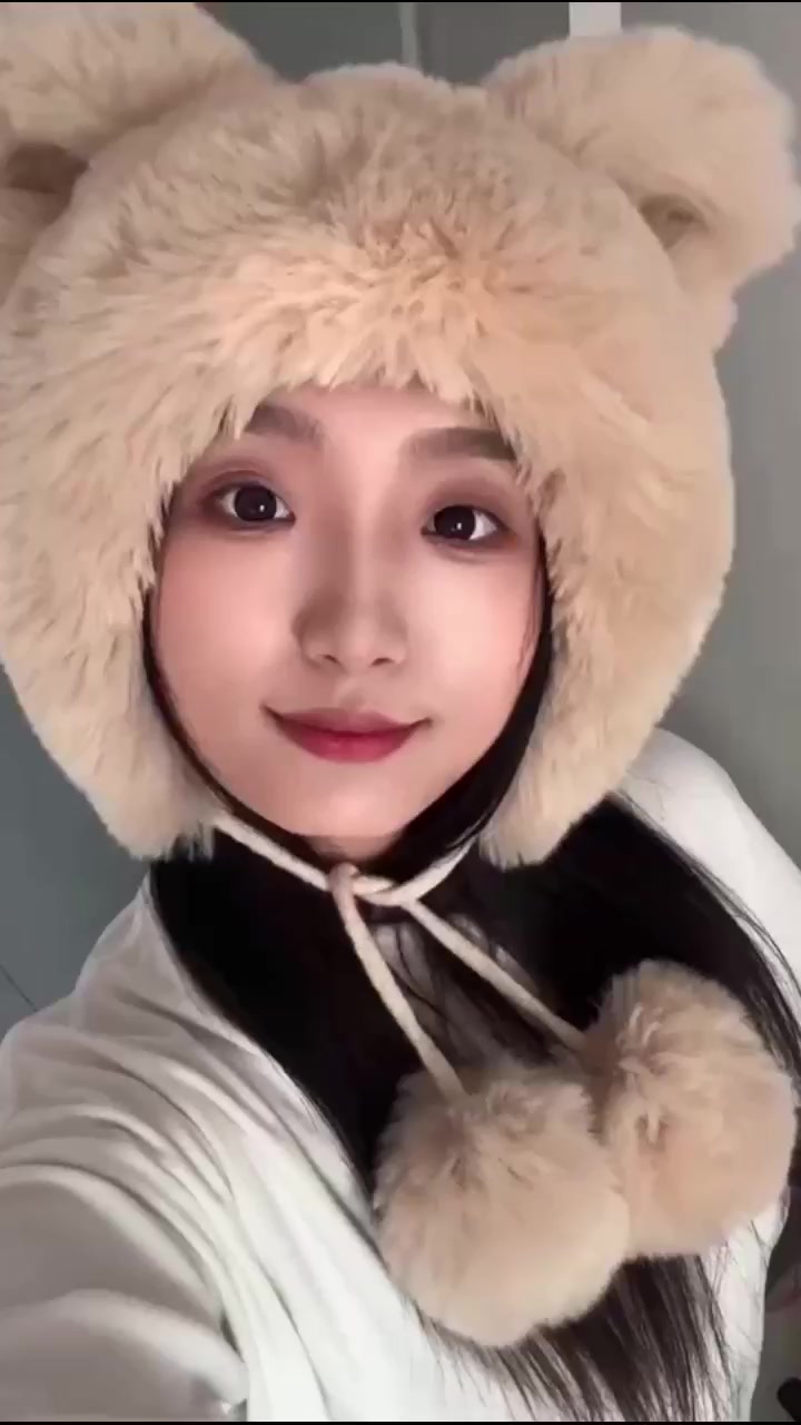 徐州高颜值美女 张芸萱 被男友调教啪啪 无套猛插骚穴 肥臀被大屌撞得通红