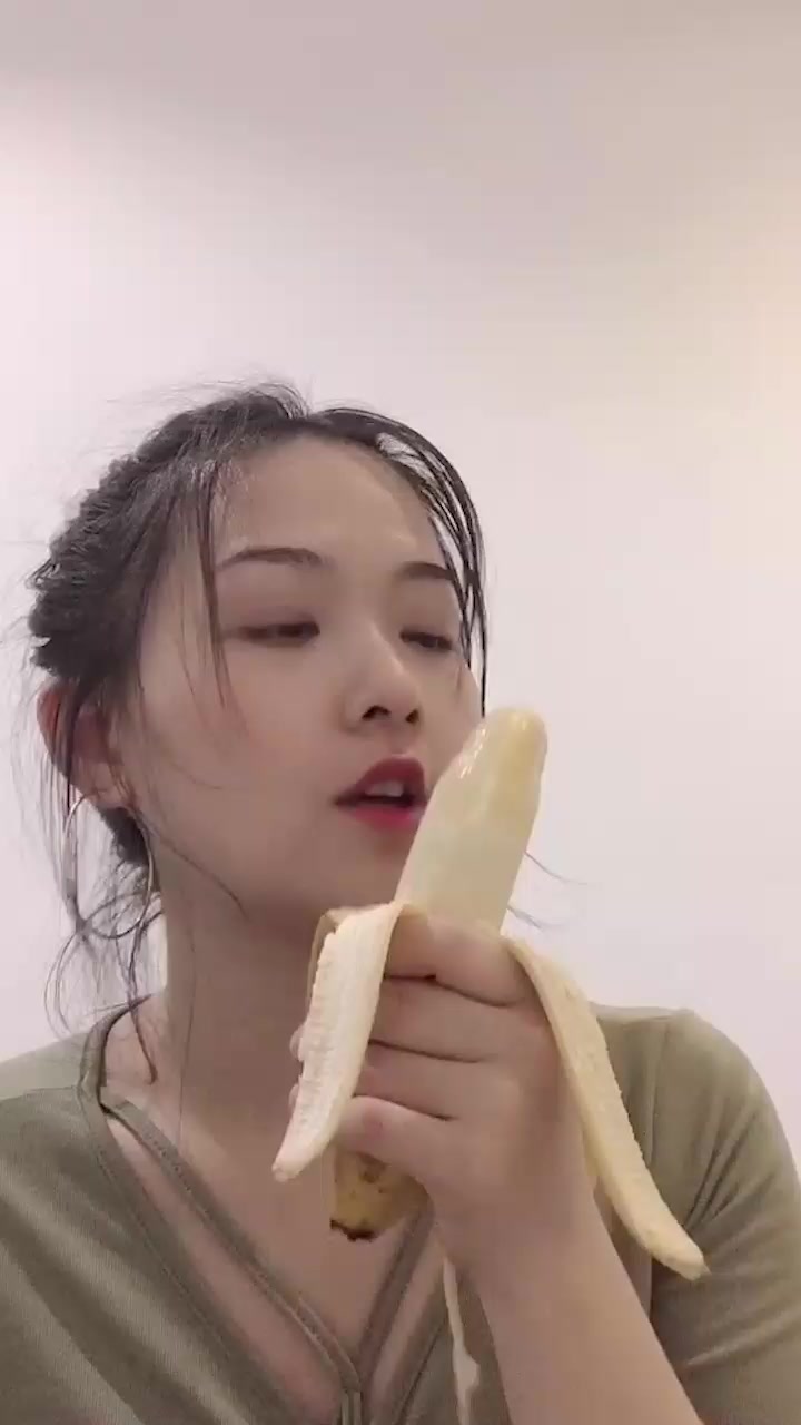 江苏连云港风骚少妇 罗欣怡 性爱视频被前男友曝光 露脸深喉口交 对镜自拍后入爆操 妥妥的反差母狗！2