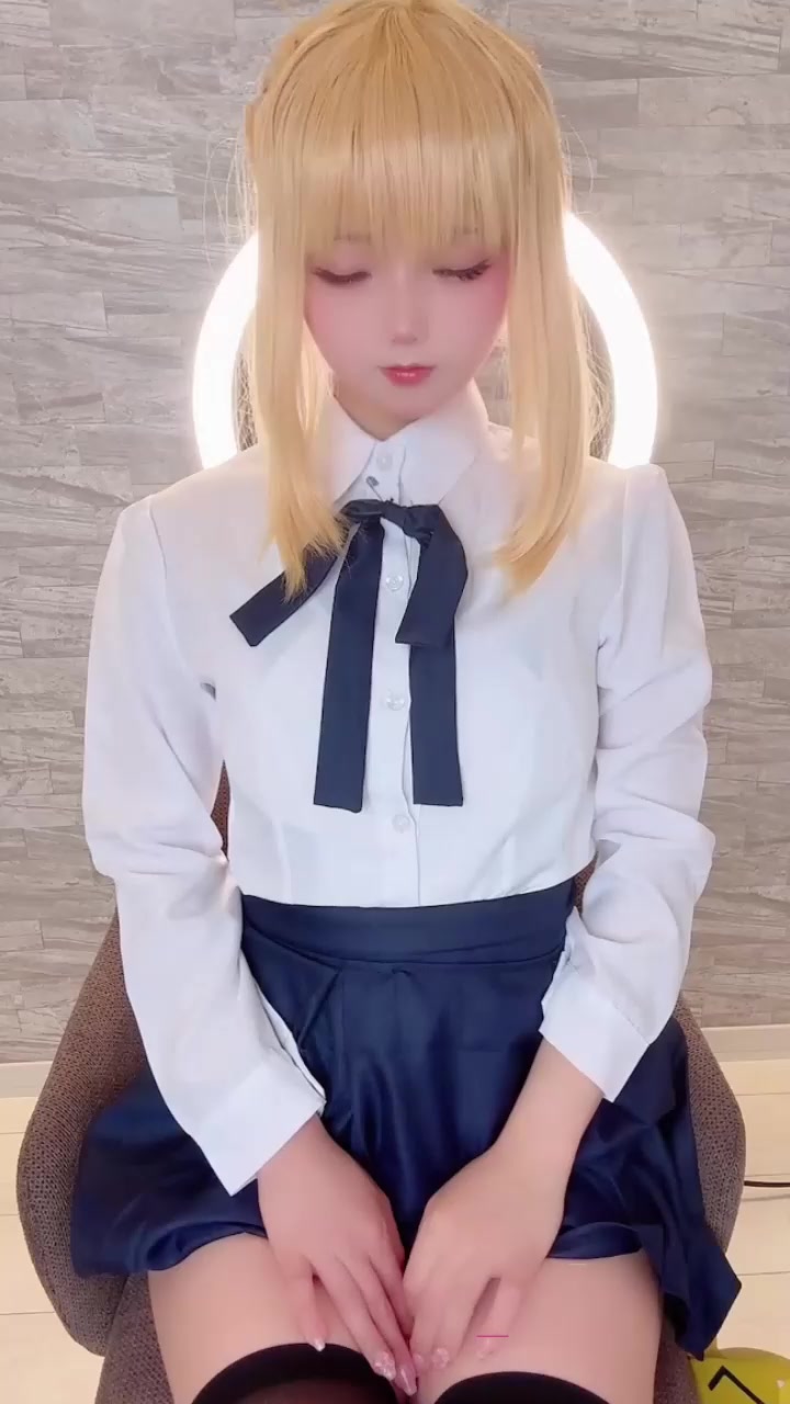 二次元女神 ChuChu 福利自拍 化身Saber性杯换装战争 性感美乳晃动发骚