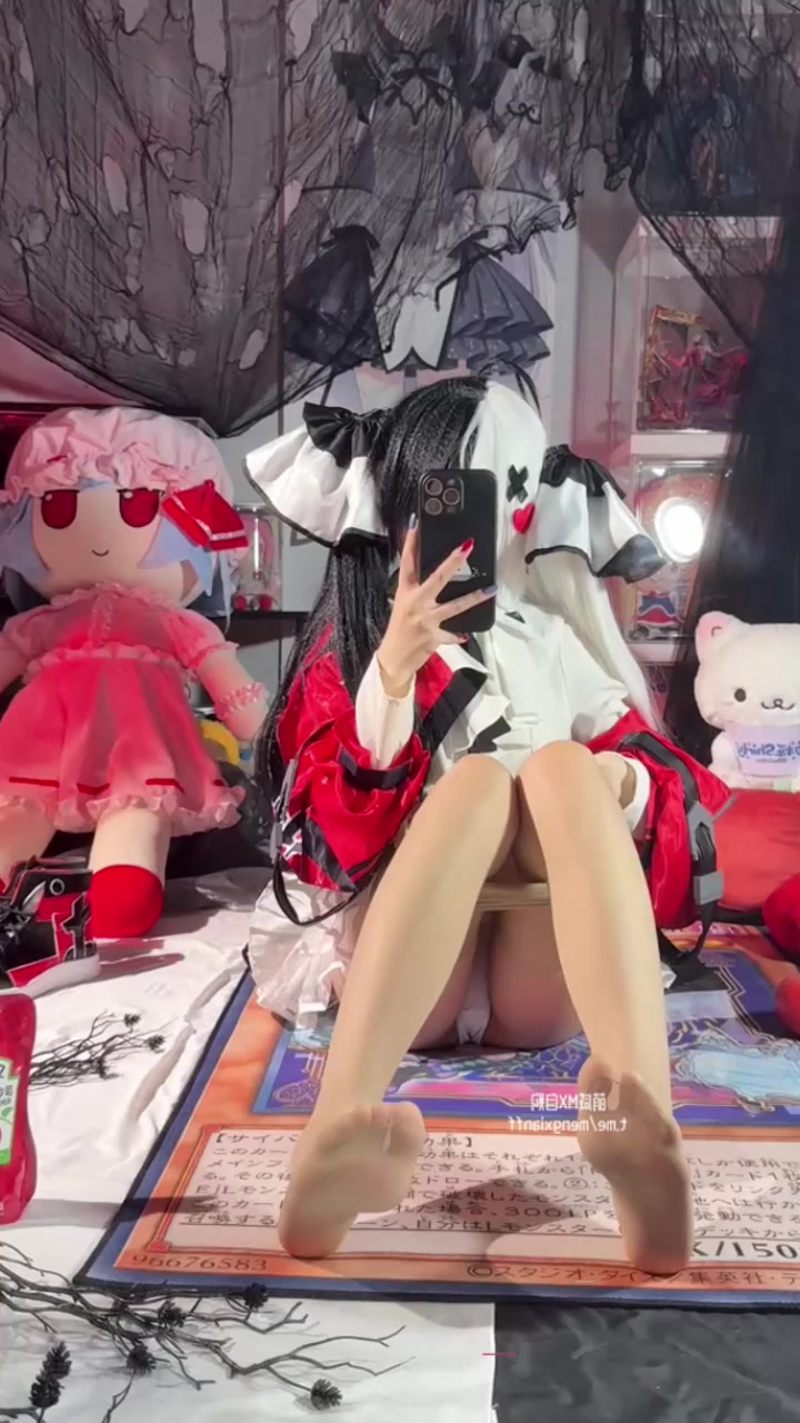 二次元女神 白栎Shirly 化身异环安魂曲 娇小酮体裸足挑逗 模拟足交性感诱人