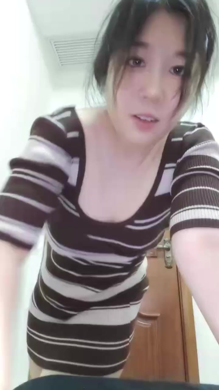 北京单身少妇 牟维娜 相亲网恋海归小伙 发露脸超淫自拍调情 聊天截图相当劲爆