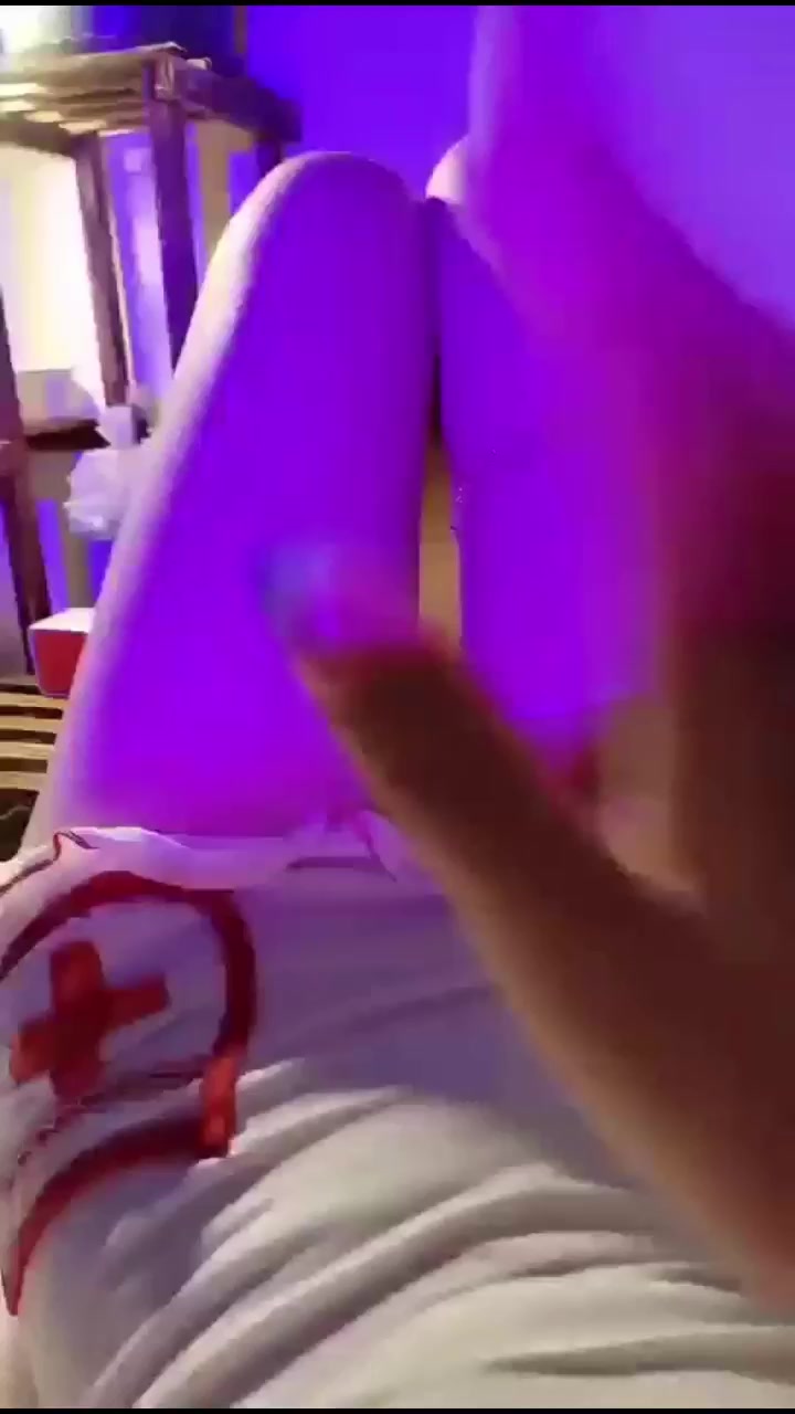 吊钟奶博主 喵叼叼 高价定制私拍 瘦弱身材却有超大车灯 粉嫩睡裙根本遮不住2