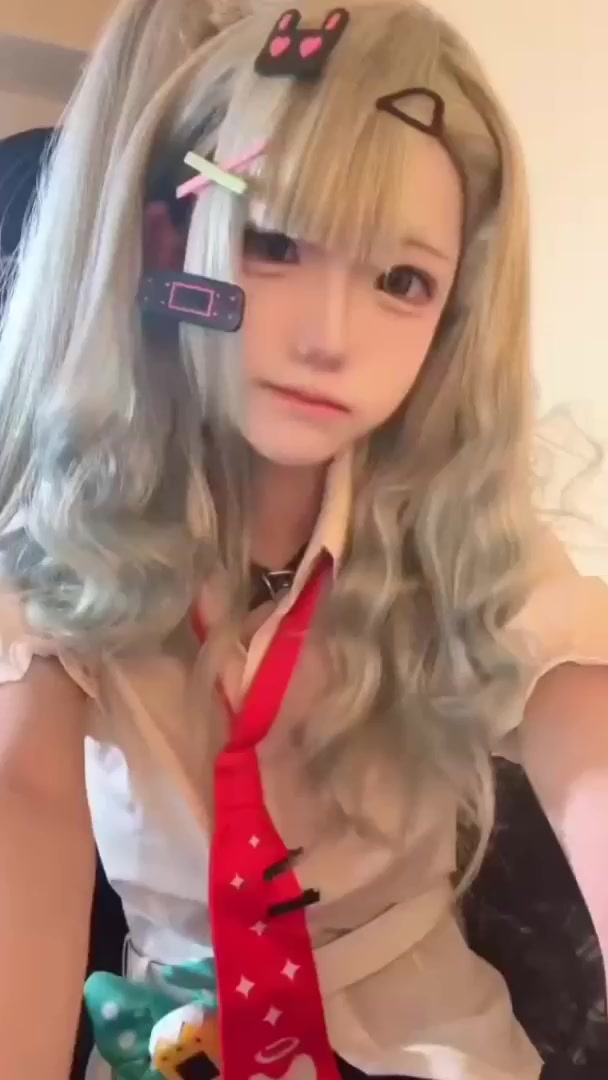 可爱萝莉 废柴少女家里蹲 cos千夏自慰视频 道具玩弄白虎骚穴 淫荡娇喘骚到炸裂
