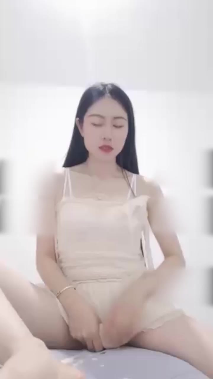 冷艳御姐 鱼蛋呀 玉米扩阴假屌自慰 猛揉花蒂穴口外翻 热尿潮喷白浆四溢