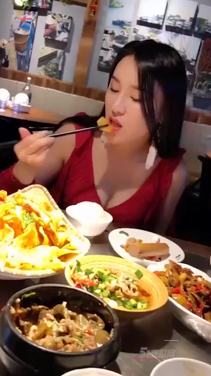高颜值人妻 李娟 约炮视频 背着老公偷情做爱 被金主猛干到骚穴合不拢！