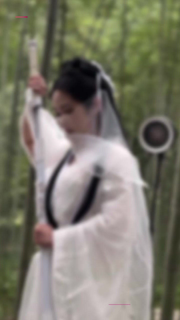 推特福利姬 钛合金TiTi 古风私拍 身裹半透薄纱展露淫姿 Cos小龙女窥探龙穴阴瓣！