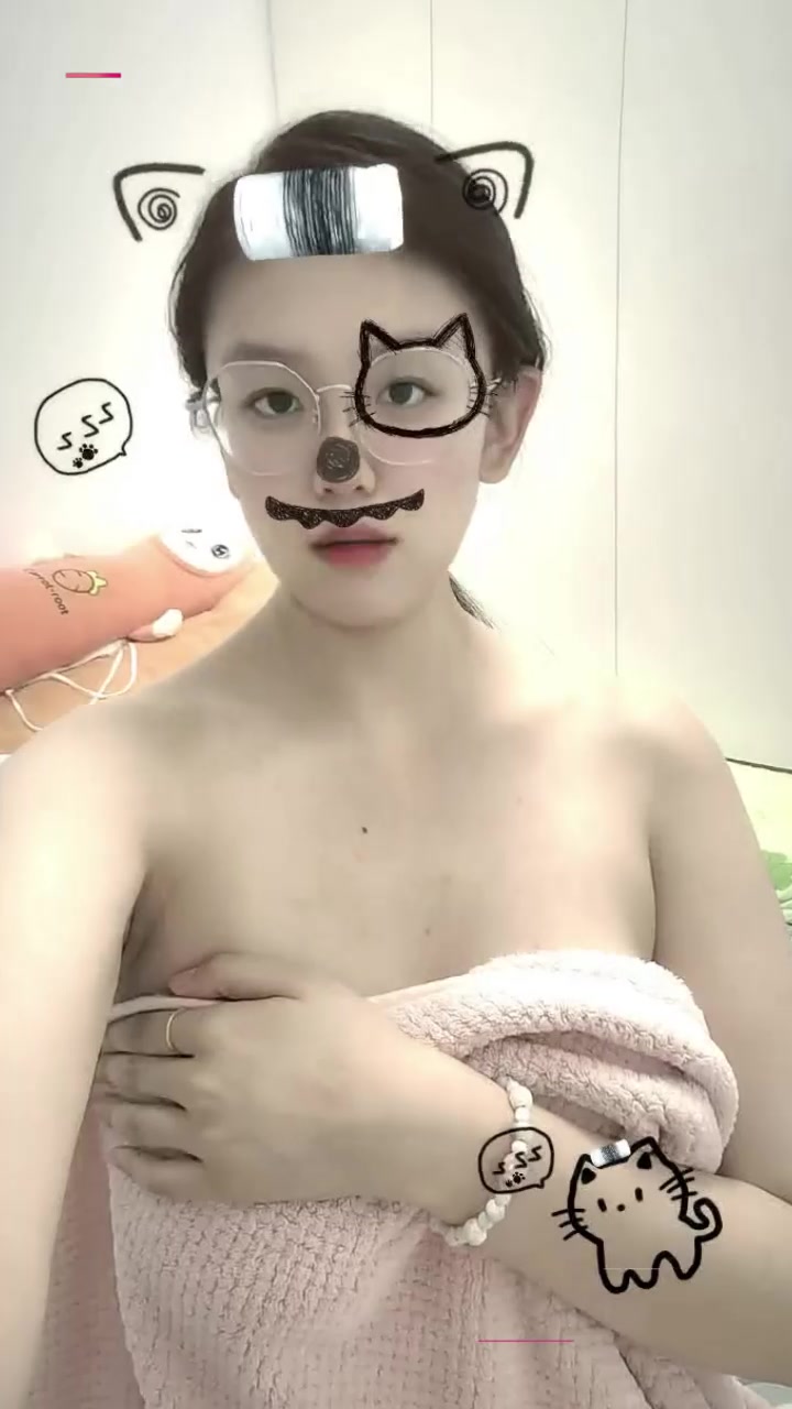 黑龙江七台河技校 李静怡 裸聊自拍 眼镜妹全裸揉奶扣穴 镜头特写阴道粉嫩