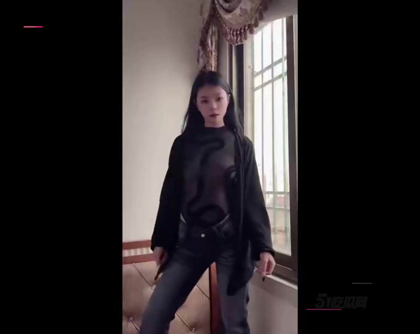 推特西西团队 安慕曦 最新户外福利 真空露出展示美乳 妖娆舞姿狐媚勾魂！2