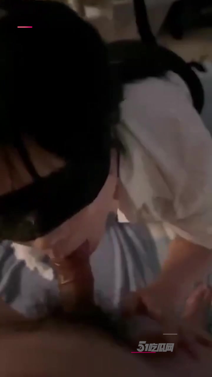 河北承德美女 邓嘉璇 性爱私拍 身着蕾丝吊带启程榨精 多毛淫穴被肉棒贯穿猛操1
