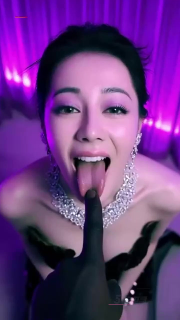第一视角体验 迪丽热巴 性爱服务 多种淫技疯狂榨精 淫语狂飙祈求内射