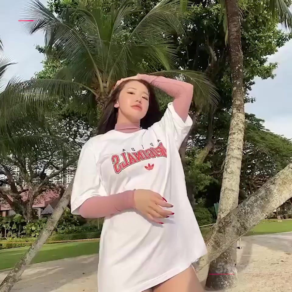 马来西亚网红 姆斯普伊伊 大尺度福利合集 全裸展示美乳肥臀 白虎一线天超惹眼！