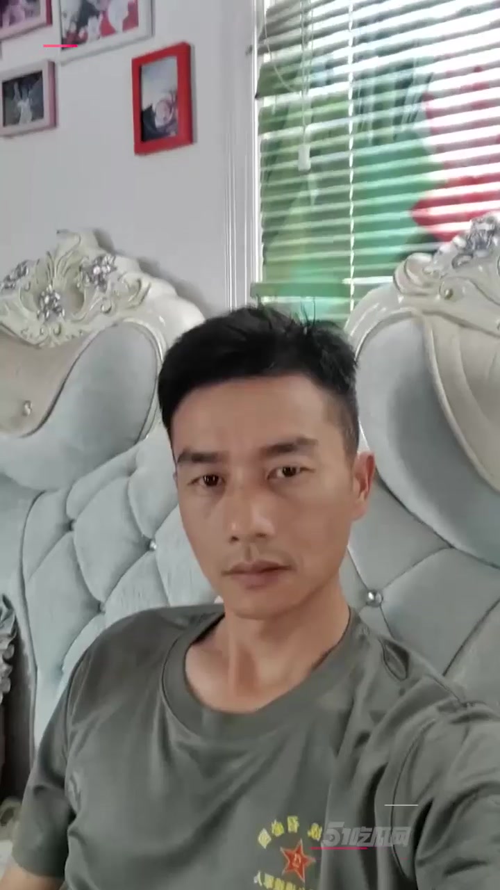 抖音大叔 闻鸡起舞 直播露屌 如蟒蛇般狠狠勃起 回放视频全网疯传 本人淡定如常！
