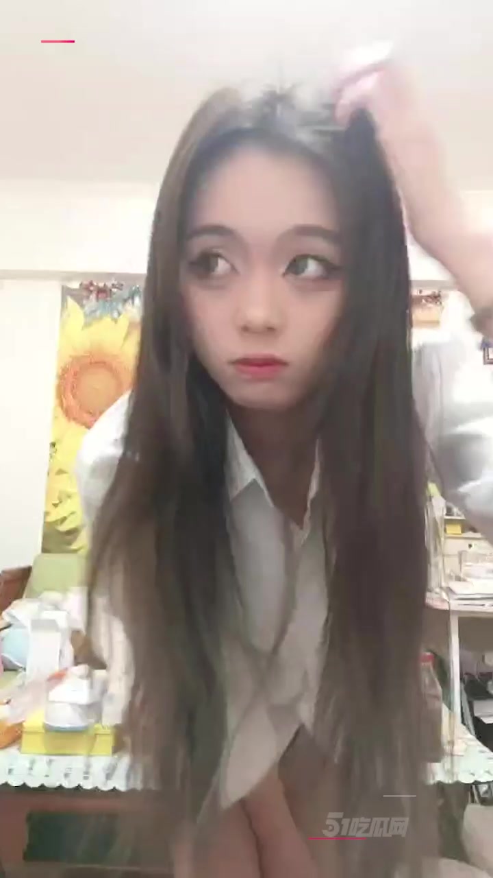 纹身巨乳模特儿 小离 自拍曝光 露脸骚嘴吃鸡 对镜后入翘臀狂晃被操 ！2