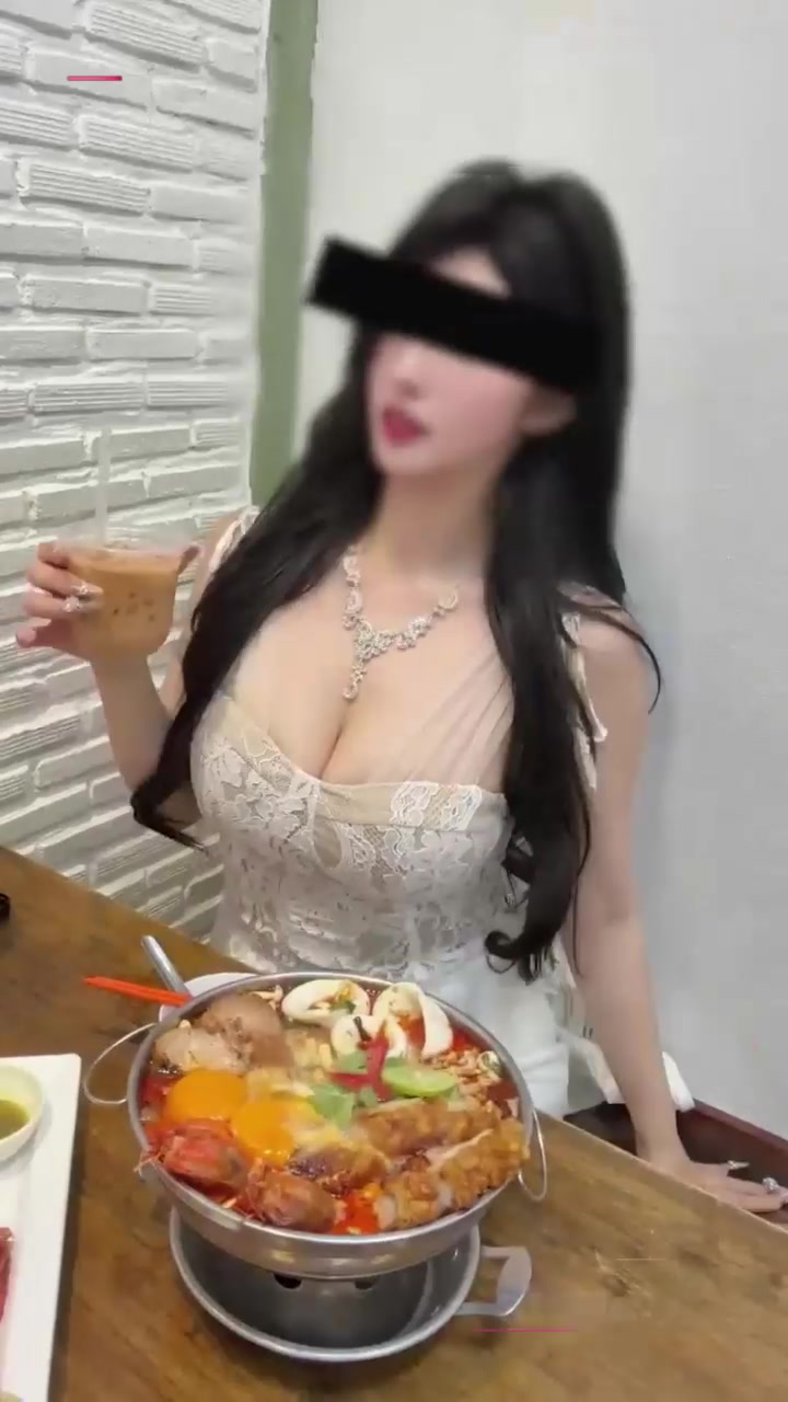 甜系女友 九九橙 福利佳作 肥臀女友白丝情趣挑逗 爆操蹂躏巨乳晃动不停