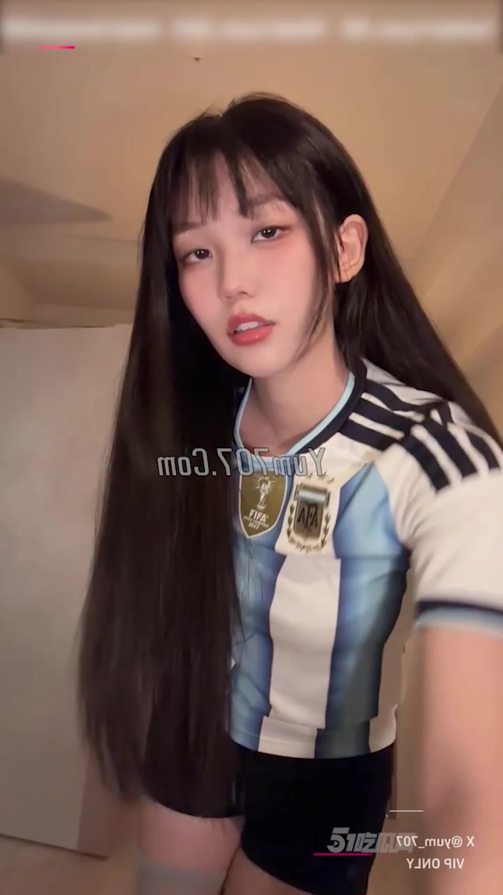 九头身御姐 玉米 三连屏裸舞福利 化身足球宝贝妖艳展体 乳波荡漾点燃欲望！2