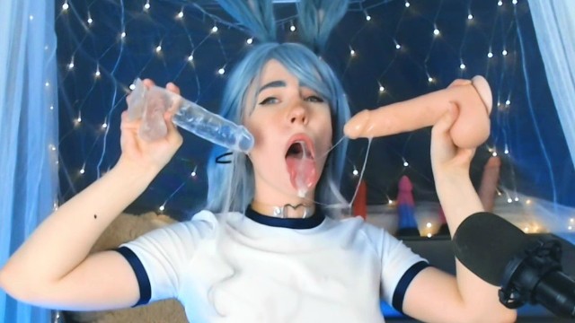 展示了她用两个鸡巴 ❤ MollyRedWolf 口交的技巧