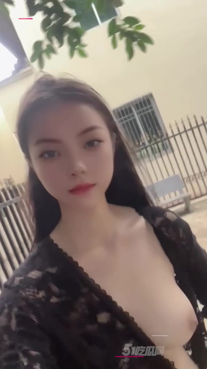 顶级福利姬 安慕曦 户外露出新作 蕾丝外套露脸裸舞展示 完美身材诱惑十足 ！