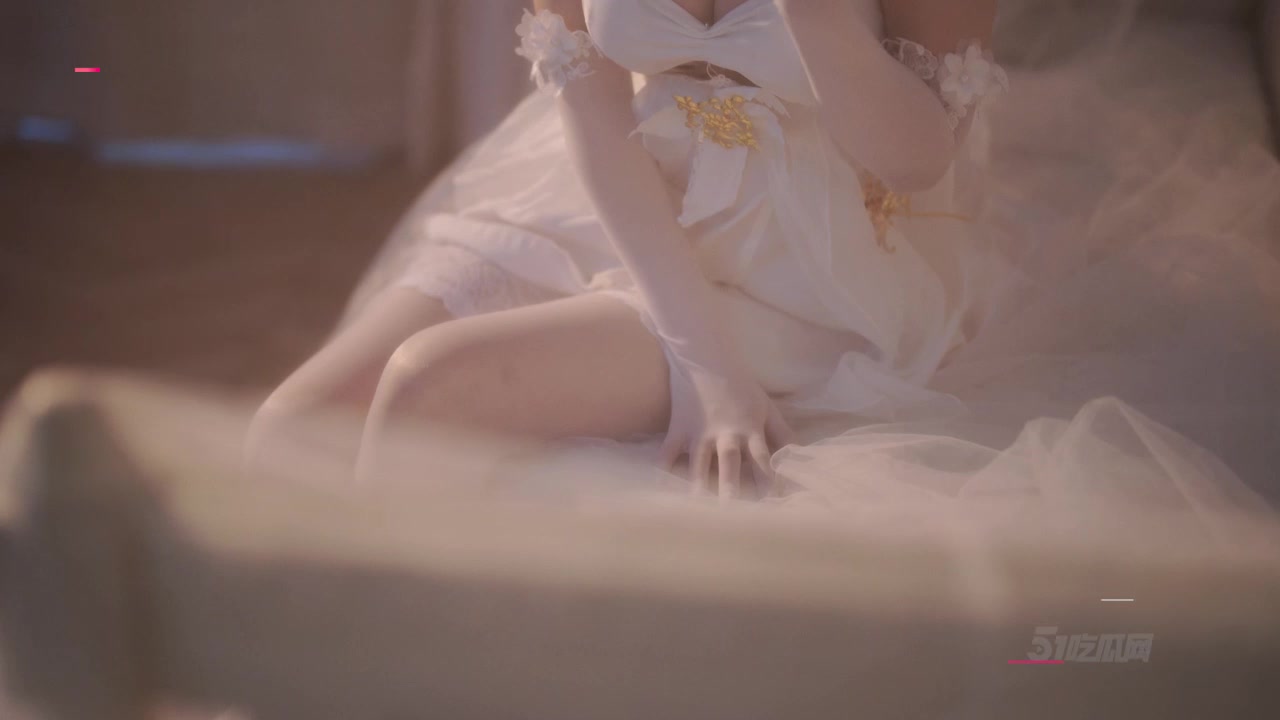 福利姬 凉凉子 cos碧蓝航线恰巴耶夫绝美写真 白丝裙底骚穴若隐若现 令人欲火中烧2