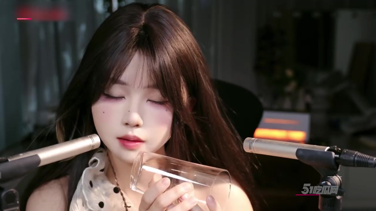 甜美主播 啵啵眠眠 8月最新ASMR福利 粉舌舔玻璃杯酥麻环绕 纯欲声诱极致享受！