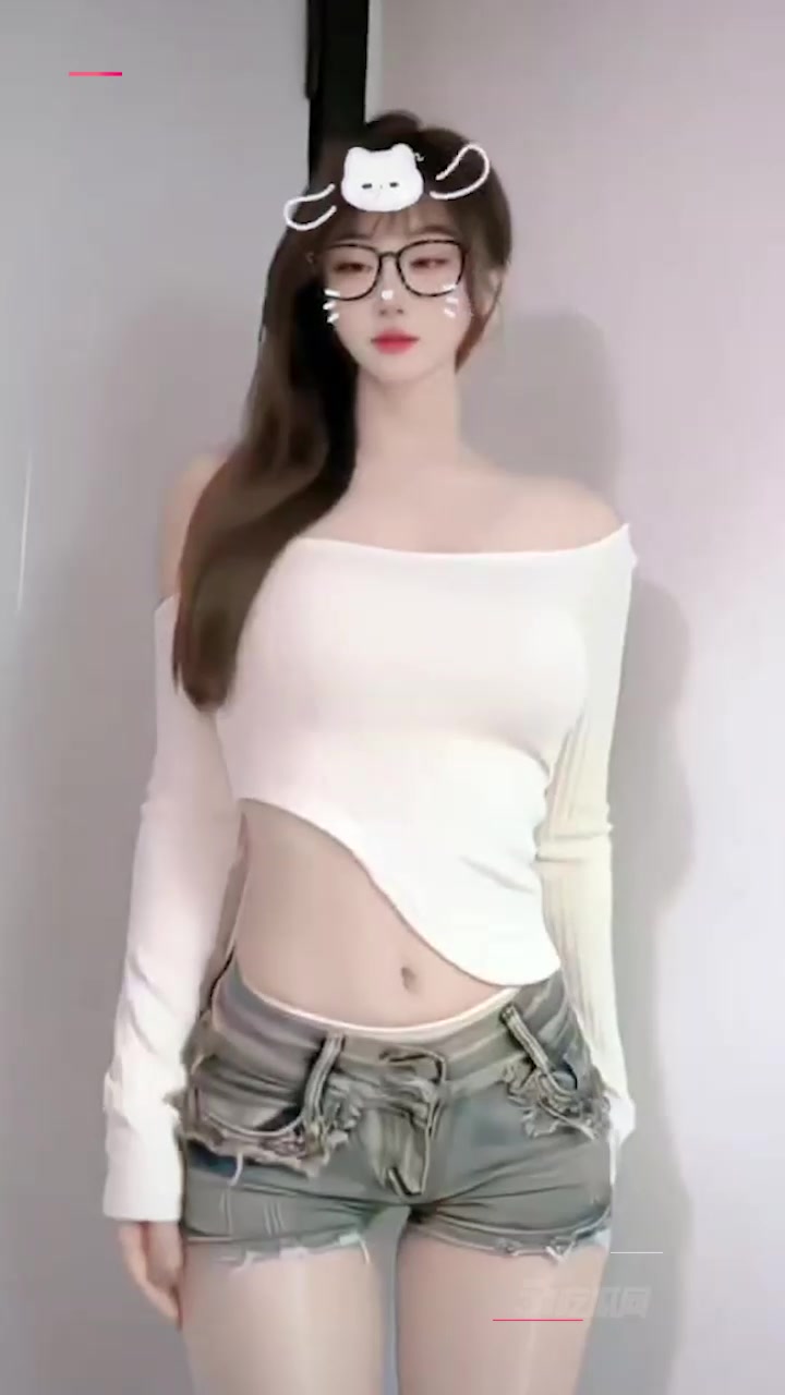 抖音小主播 妙妙 私密视频流出 外表甜美实际专业卖逼 外网同步开号骚到没边！1