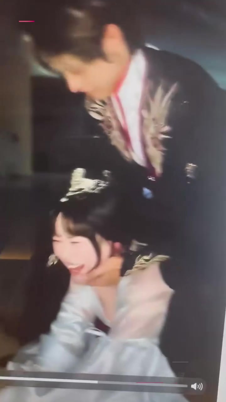 沈阳有鲤剧本杀 不雅视频曝光 NPC强吻贴身挑逗 难道这就是传说中的鸭店？1
