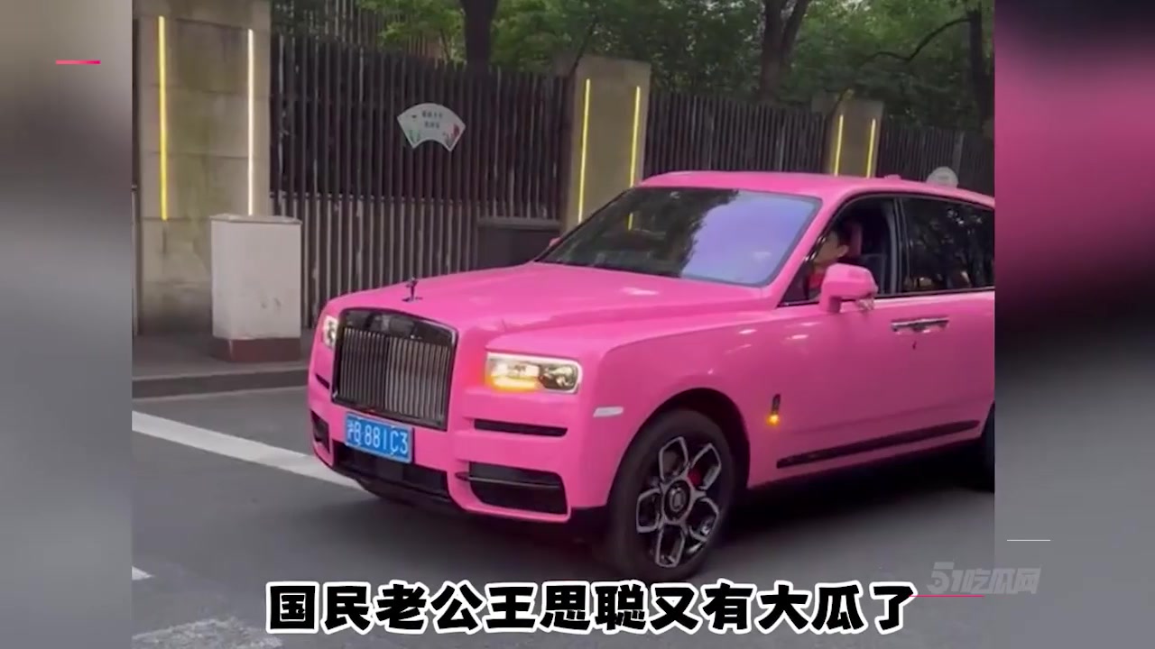 富二代 王思聪 牵着女友闺蜜现身卢浮宫 身边美女环绕 开房视频被私家狗仔曝光！1