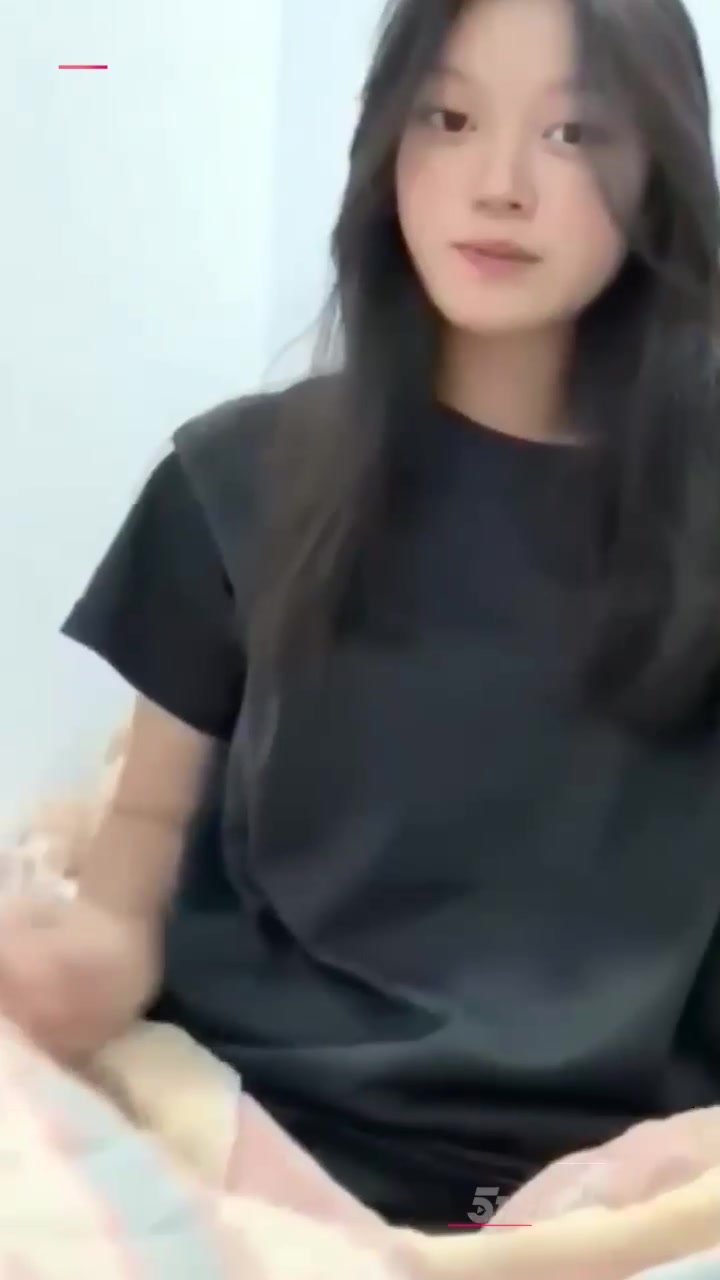 福建19岁嫩妹 徐佳 裸贷曝光 酮体白嫩展示嫩穴 道具自慰玩到出水 纯欲反差骚到爆！