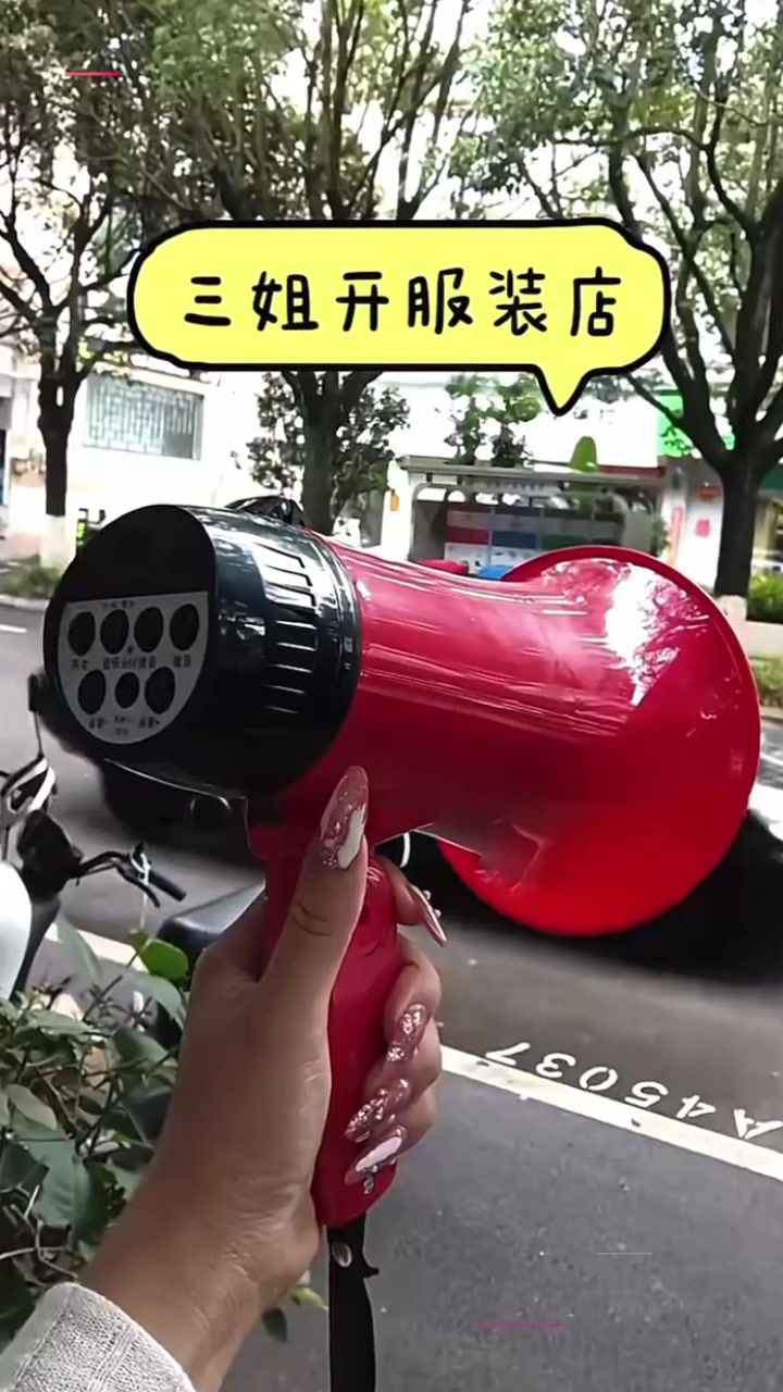 云南砚山小网红 小施姐 恋爱期间当三成瘾出轨多人 收款5块2就主动献穴！1