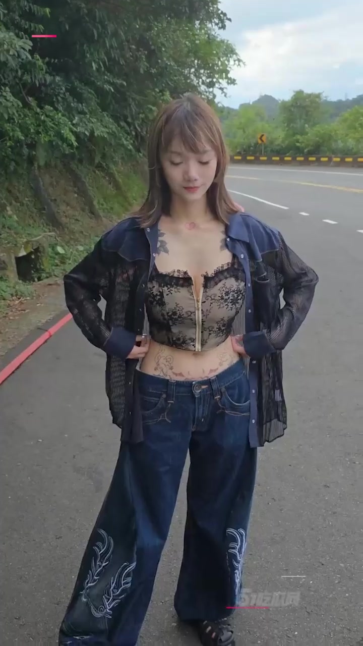 高颜纹身妹 rina 性爱私拍 自拍裸照露脸揉奶自慰 被金主酒店无套后入猛怼不停！
