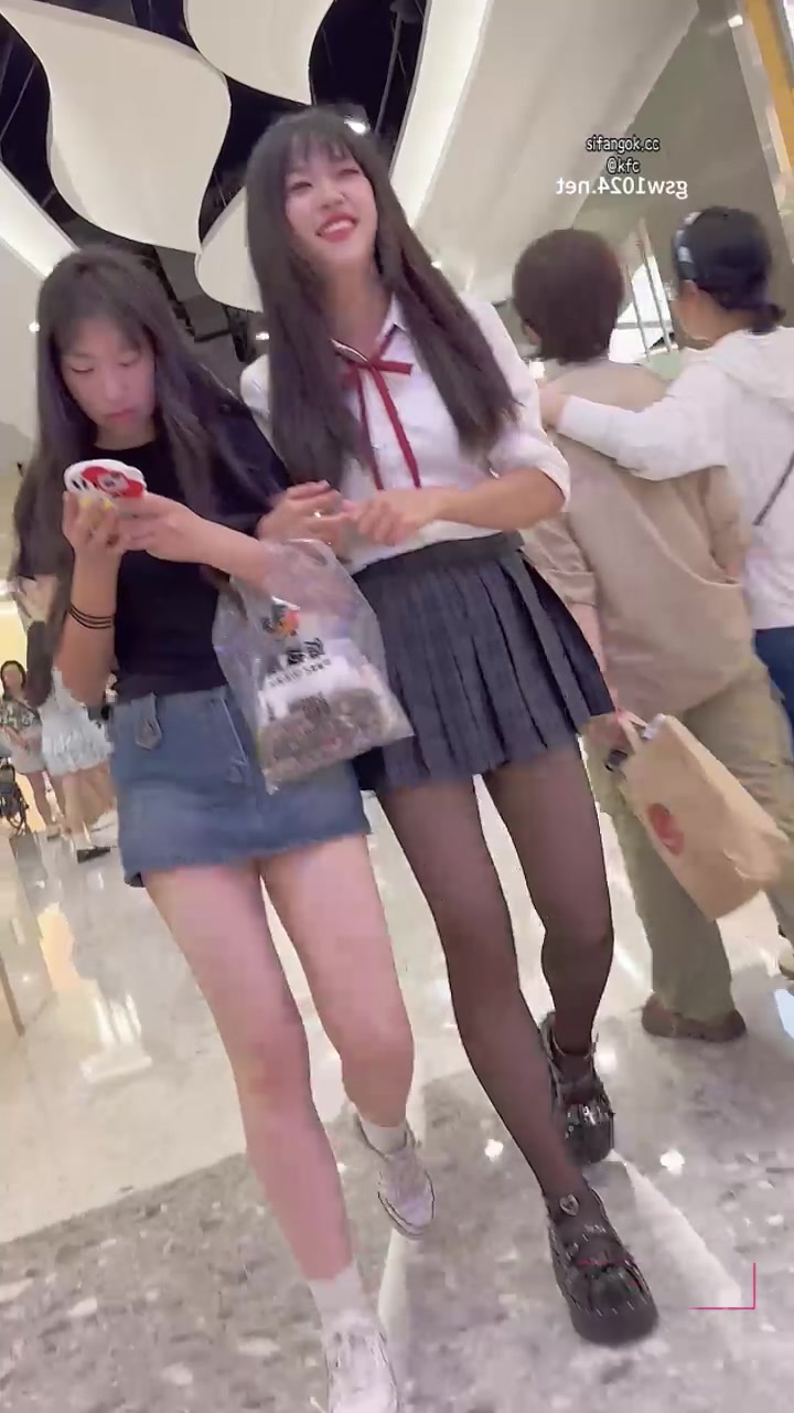 顶点大师 街拍抄底多位美女 熟女辣妹裙底一览无余 近距离特写骚内肥臀美景