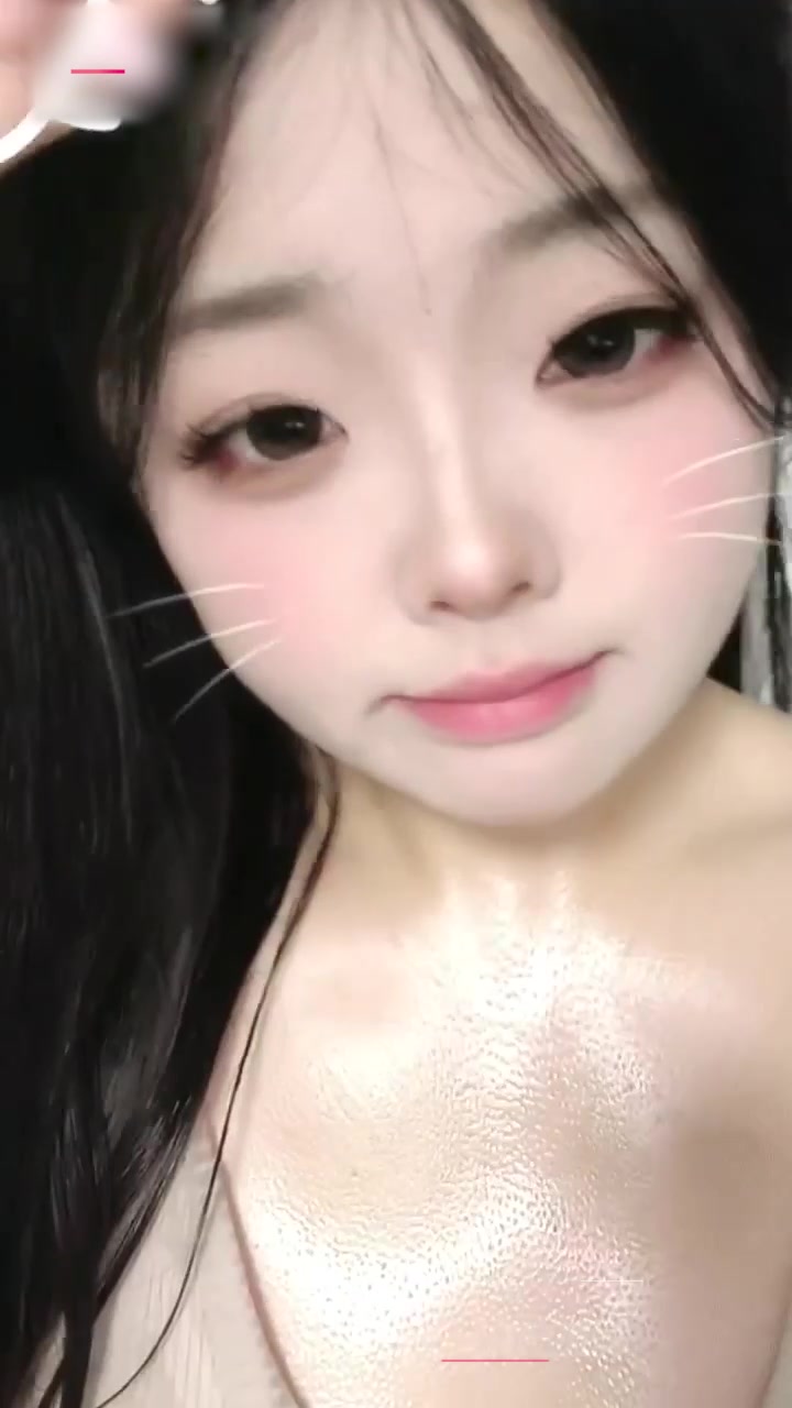 G奶坦克妹 hourt 高价定制福利 梨形身材逆天巨乳 妖娆裸舞极具视觉冲击！1