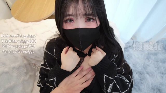 穿着珍珠内裤的亚洲天使
