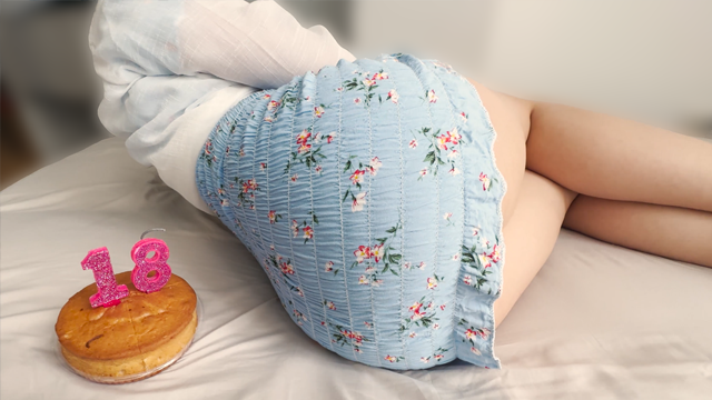 “我今天 18 岁了，继父，告诉我性爱是什么感觉，我羡慕我的朋友们”