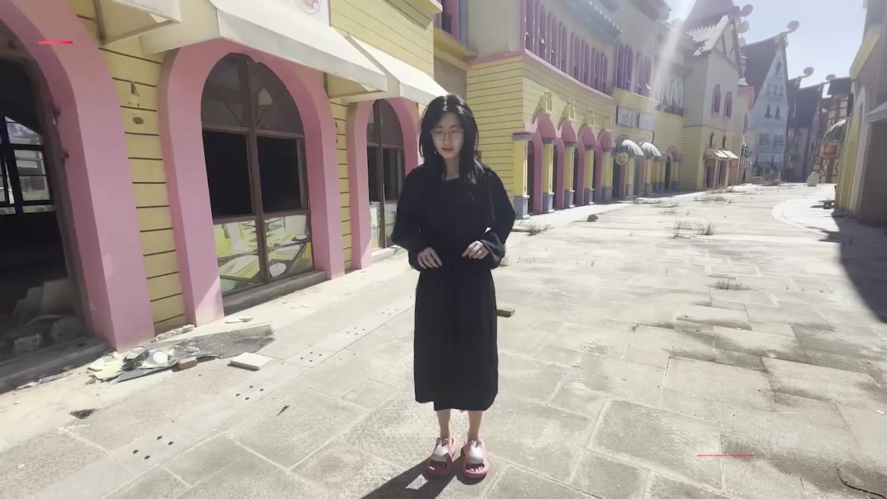 西萌工作室 濑濑 全裸户外游街 停车场河边公然露出 淫靡姿态让人欲罢不能！