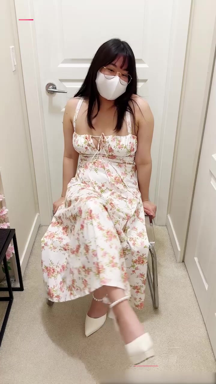 极品美乳女神 yugiohbae 穿碎花裙坐透明椅自慰骑乘 白浆直流反差绝伦！