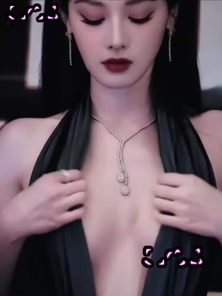 内娱女星 彭小苒 七夕被曝恋情 主动倒贴圈外男友 贴身搂腰互动十分亲密！2