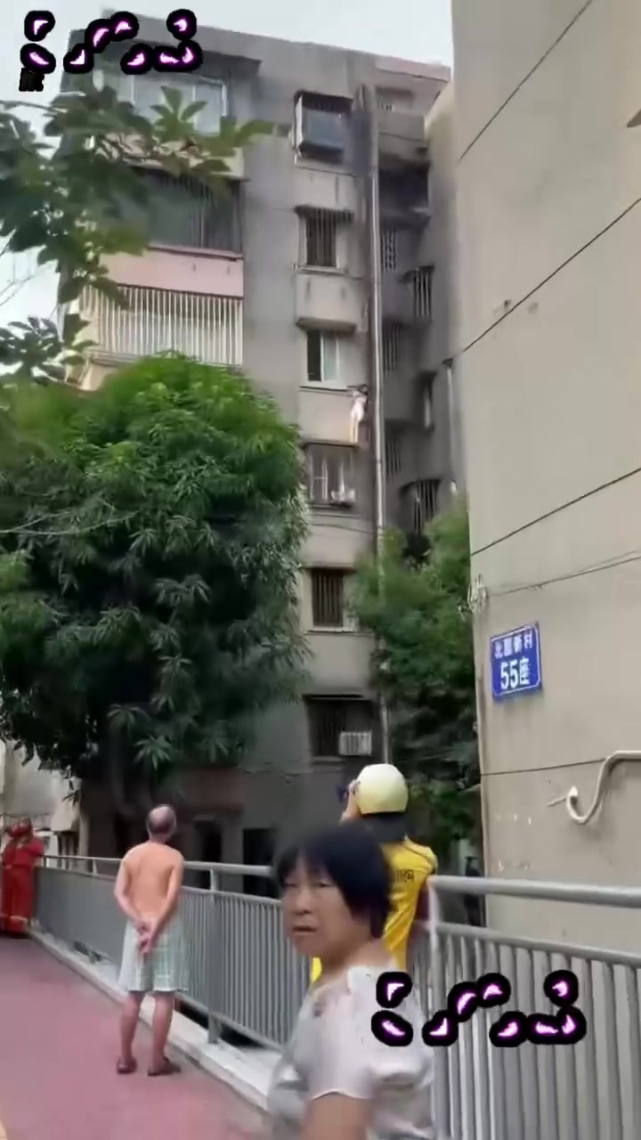 江门新会北园新村 嫖客贷款嫖娼 卖淫女误当真爱跳窗挽留 恋爱脑真没救了！1