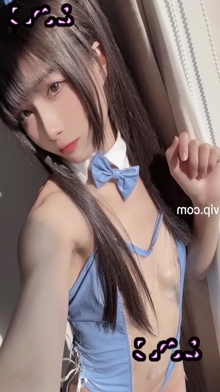 网红福利姬 布丁大法 cos蓝色兔子 甜美脸蛋身姿火辣 穿开裆兔女郎装展示足部特写