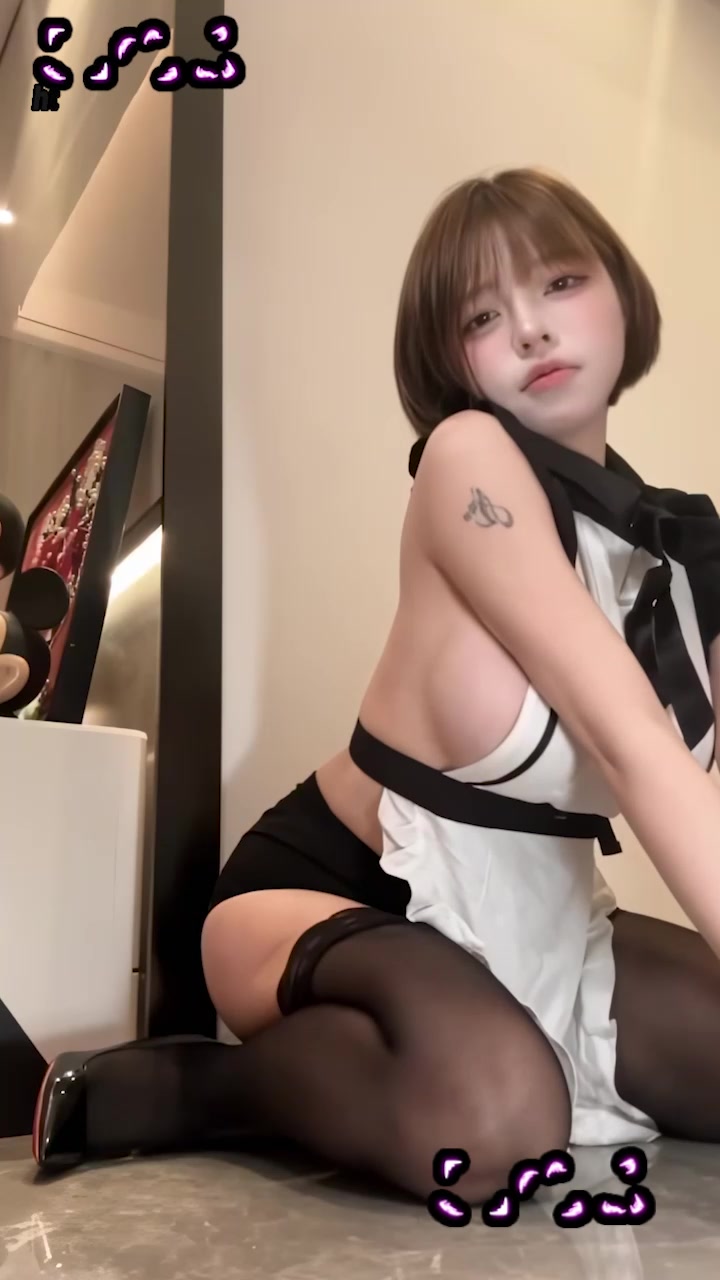 抖音巨乳萝莉 知一呐 定制私拍福利 巨乳翘臀丰满诱人 假屌插穴高潮喷水！1