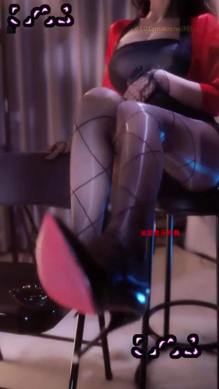 御姐眼镜娘 小燃燃 女秘书角色扮演 身着黑丝渔网袜擦边骚舞 火爆身材抖臀摇奶
