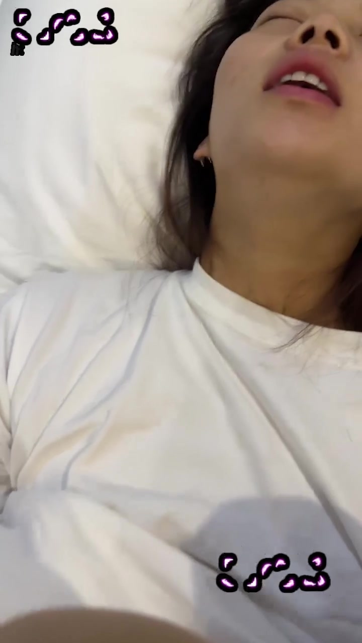 云南玉溪反差婊 卢文琪 性爱私拍 身着白T开档黑丝无套狂操 全程淫语不断太骚了