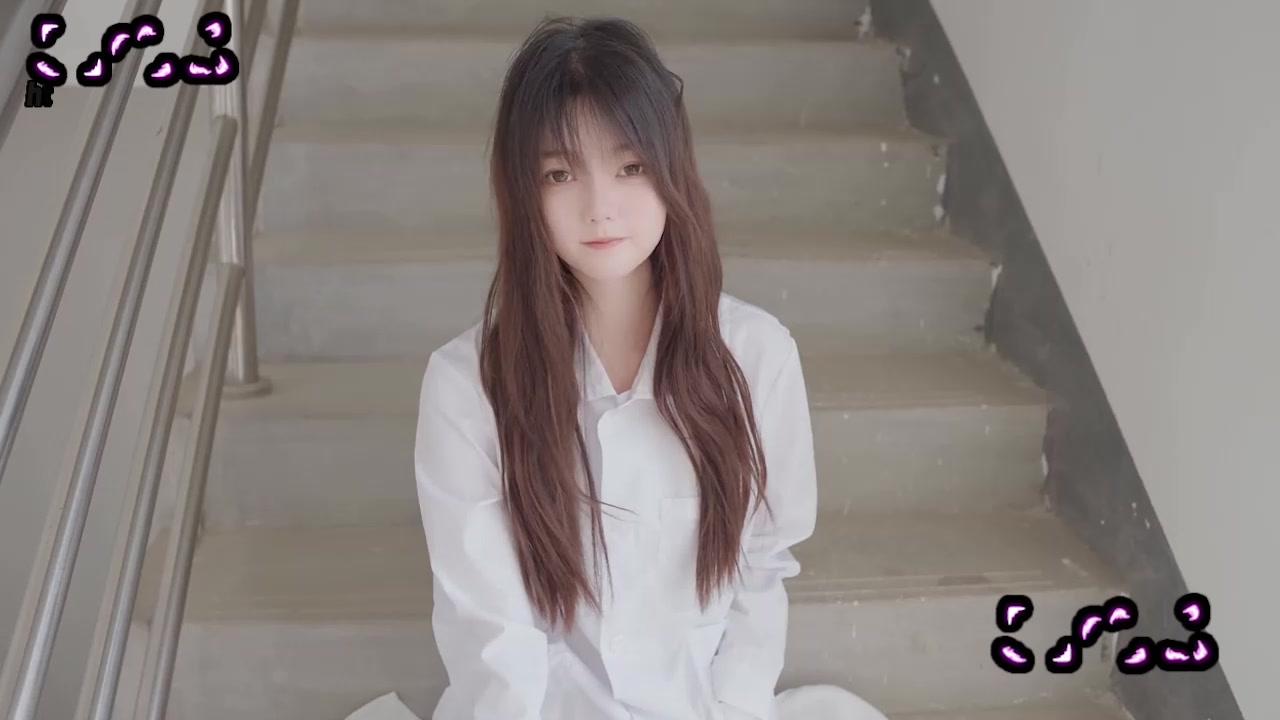 高颜值萌妹 私拍流出 身着白丝制服美乳稚嫩笔挺诱人 白虎嫩穴极致勾魂！