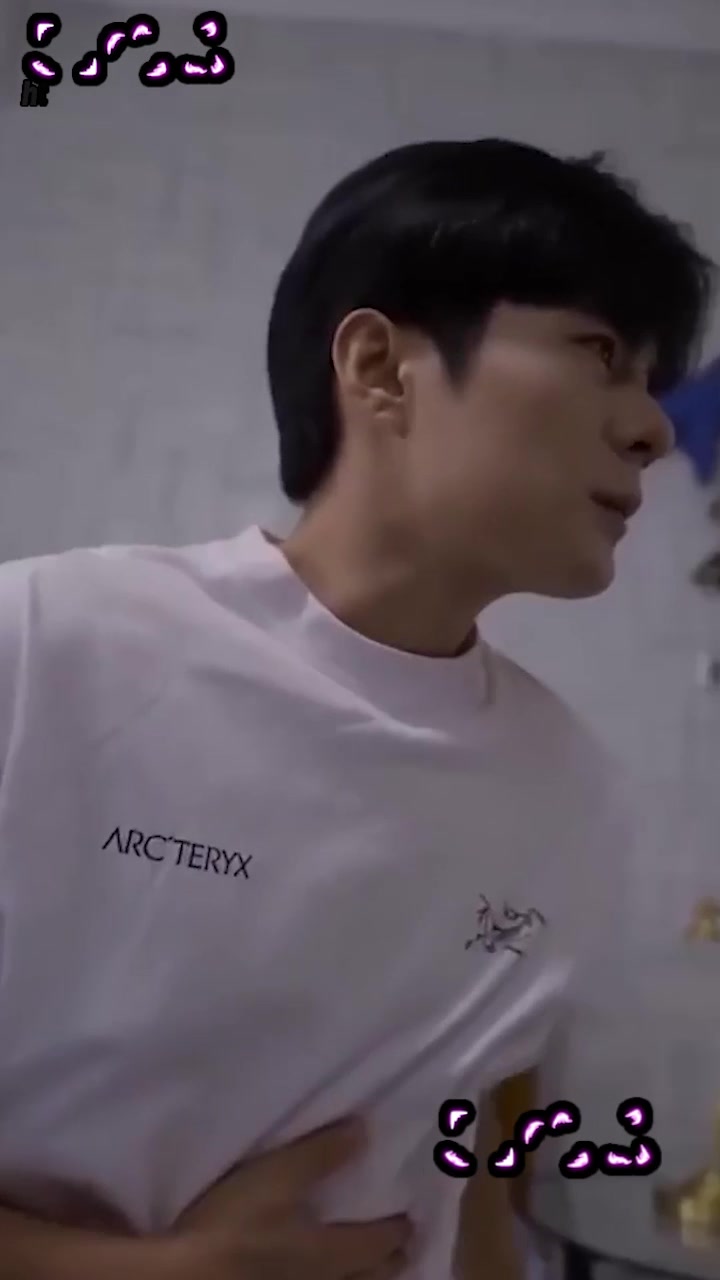 AI魔改短剧 来按摩的富婆胸好大 1-2集 男主打飞机被阿姨发现 直接无套强上！