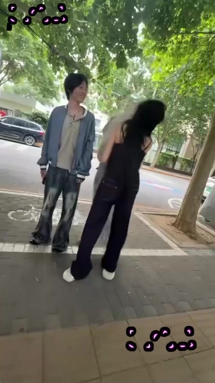 抖音网红 kk3岁 高端人设崩塌 碰瓷卖惨欠钱不还 睡闺蜜男友 被原配薅头发暴揍！1