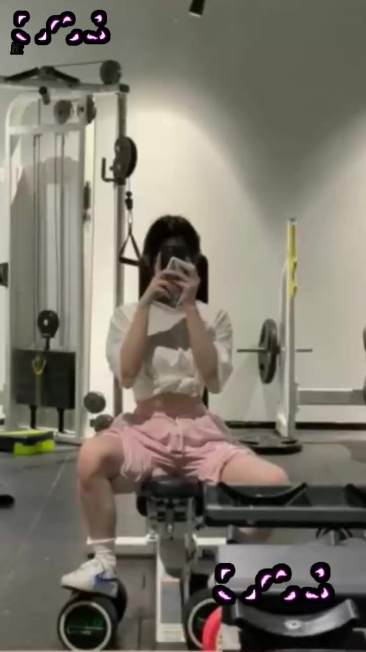 神颜天花板 六味帝皇酱 福利合集 性感写真展露丰满酮体 撅臀后入浪叫震天1