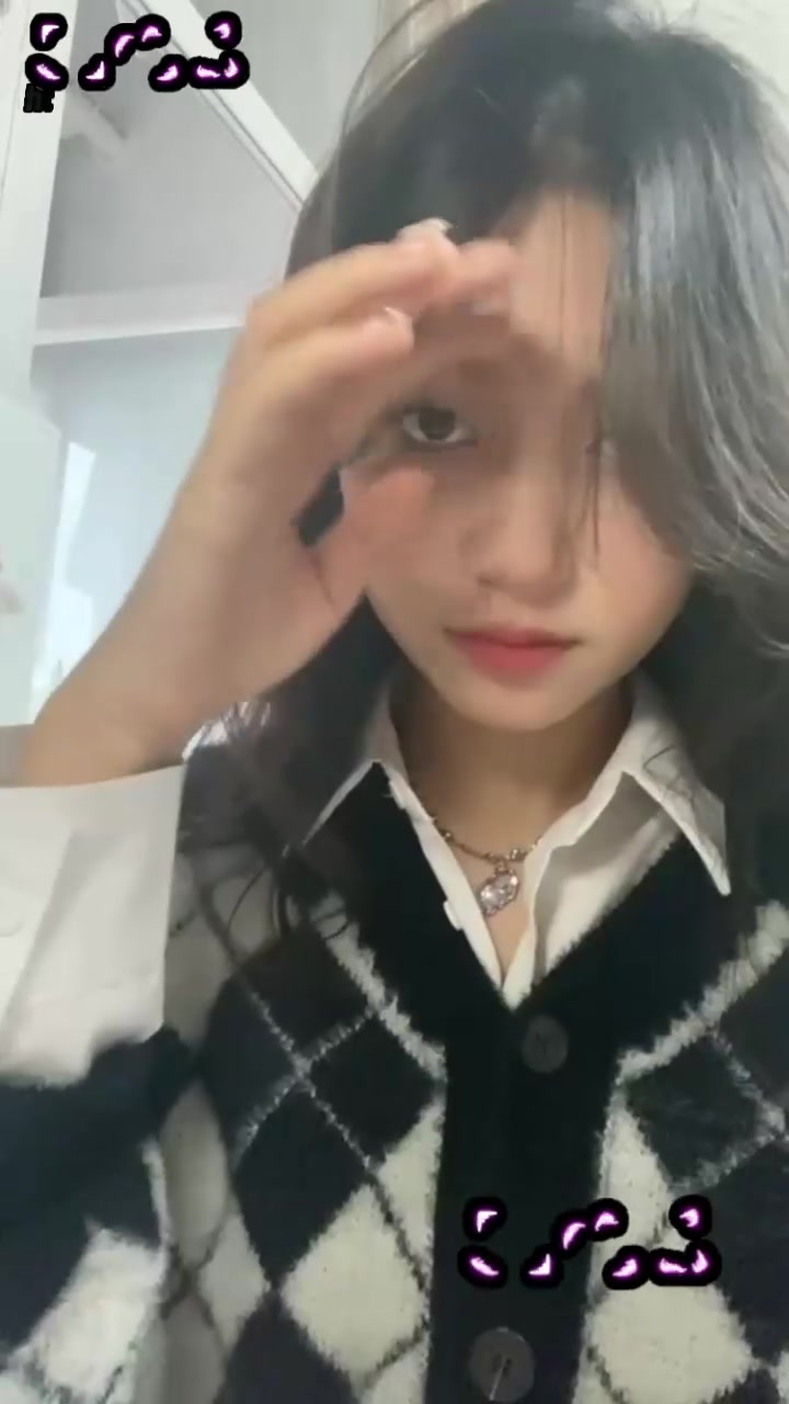 校花级清纯女神 分手后惨遭曝光 肉臀馒头逼堪称顶级炮架 镜前后入模样风骚入骨！1