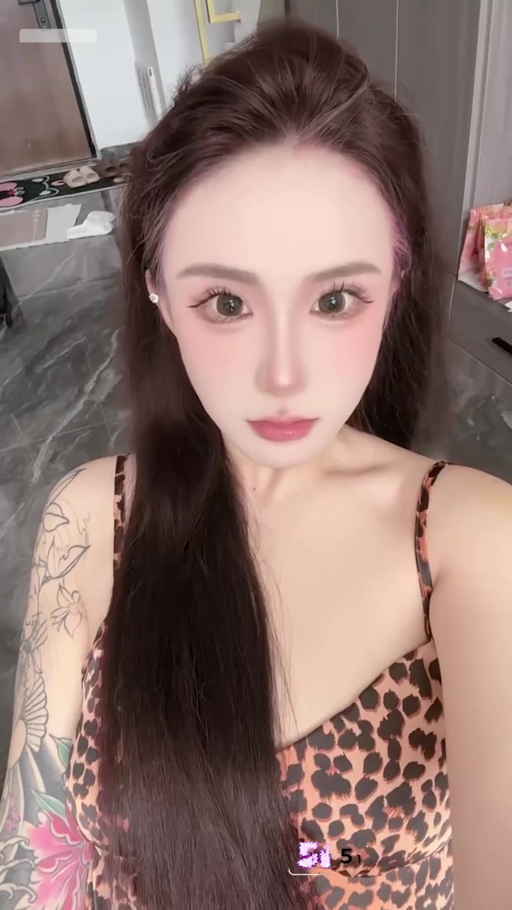 那些年操过的咯咯哒 重庆纹身婊 艾琳 妈生网红脸配黑鲍鱼反差超大！2